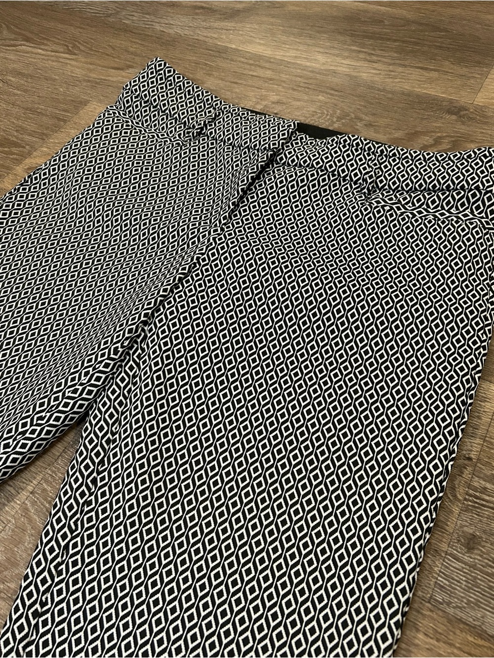 Candies Audrey Ankle Pants - Geometric Pattern - Women’s Size 11 Black & White